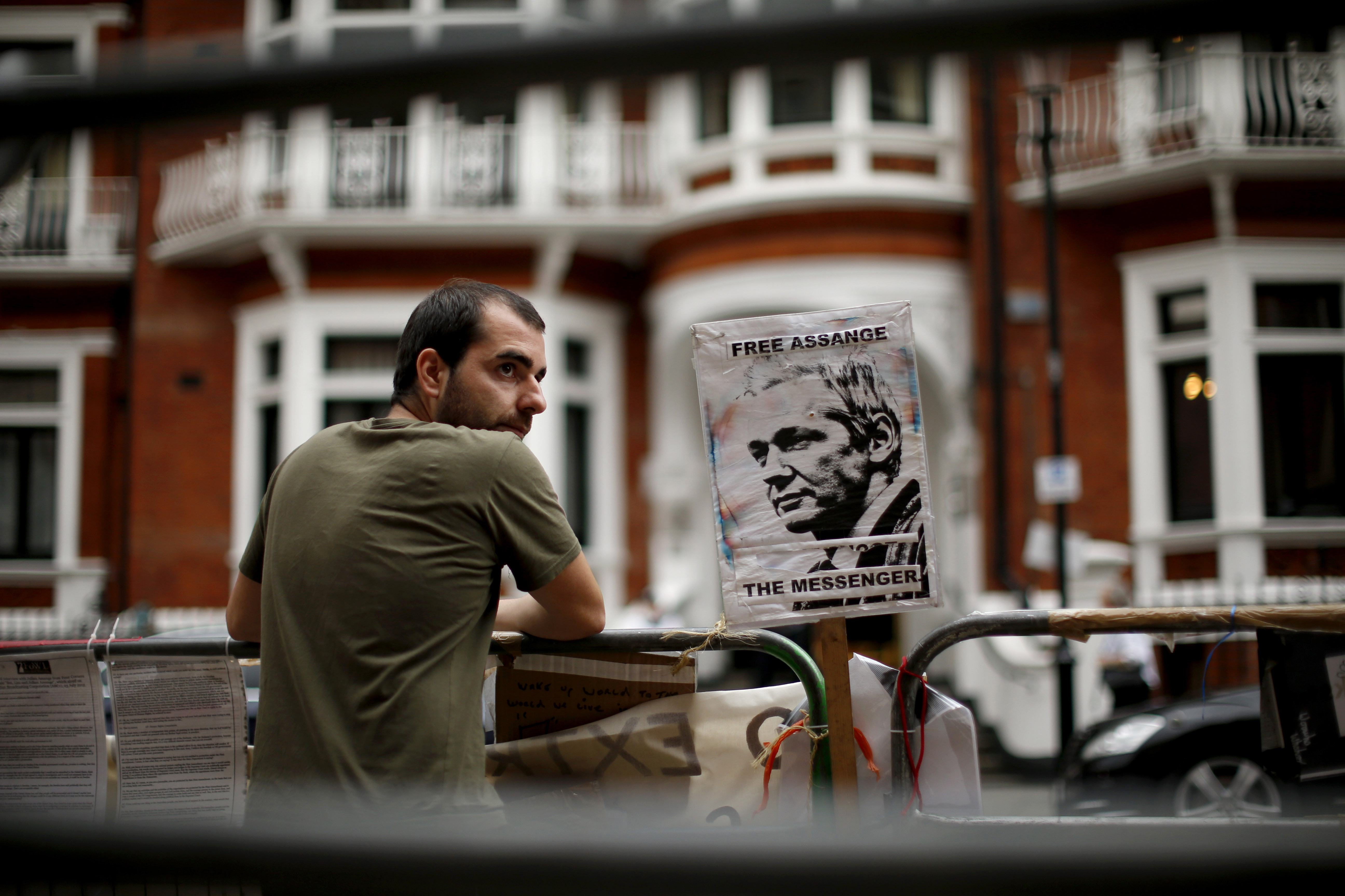 Ασφαλή μετάβαση στη Σουηδία προτείνει στον Ασανζ η κυβέρνηση του Ισημερινού